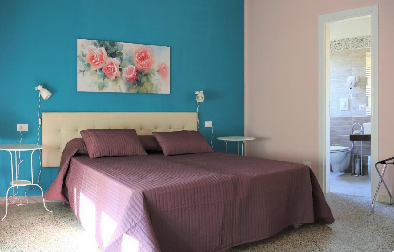 B&B Rosa โกเซนซา ภายนอก รูปภาพ