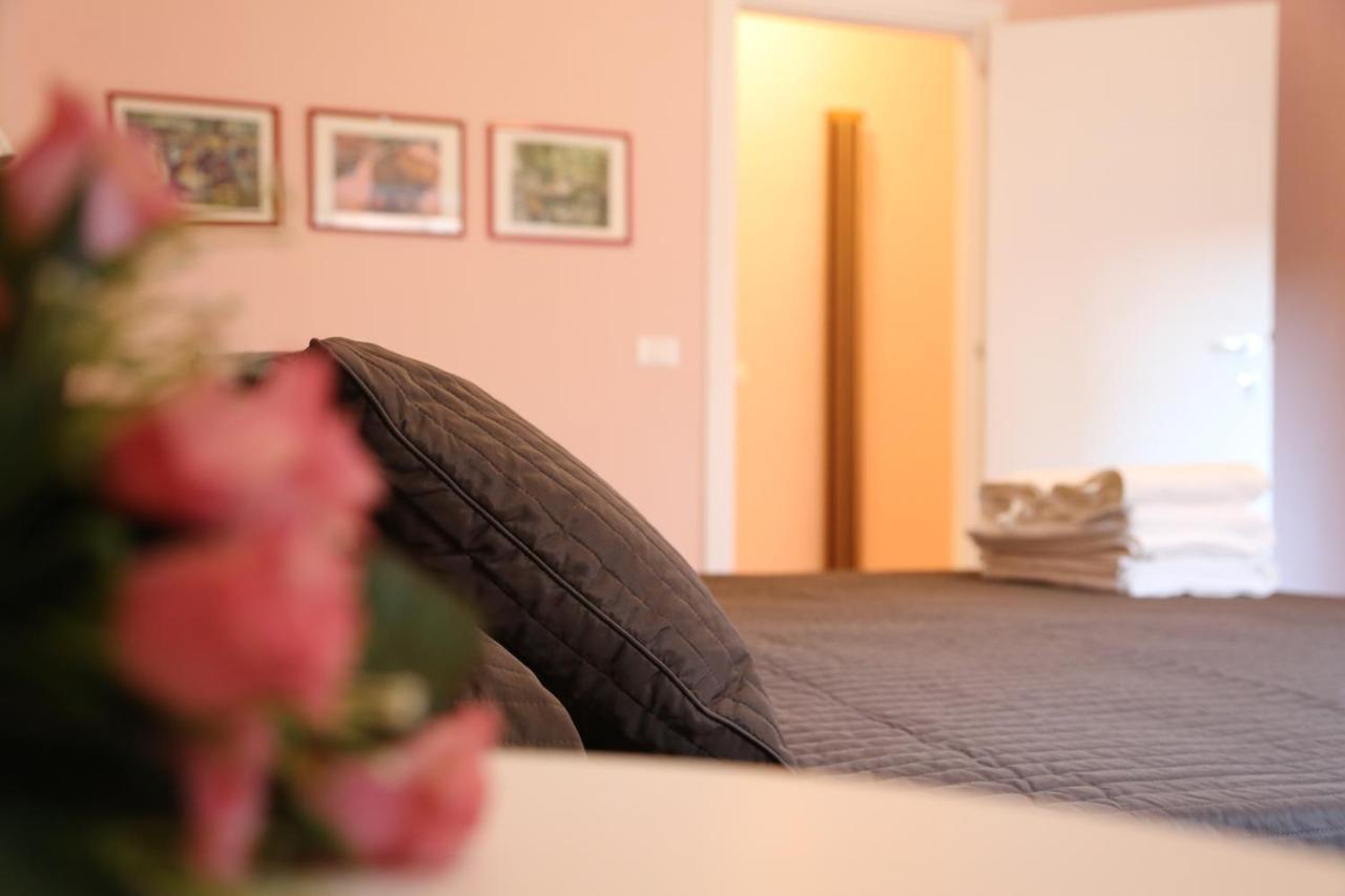 B&B Rosa โกเซนซา ภายนอก รูปภาพ